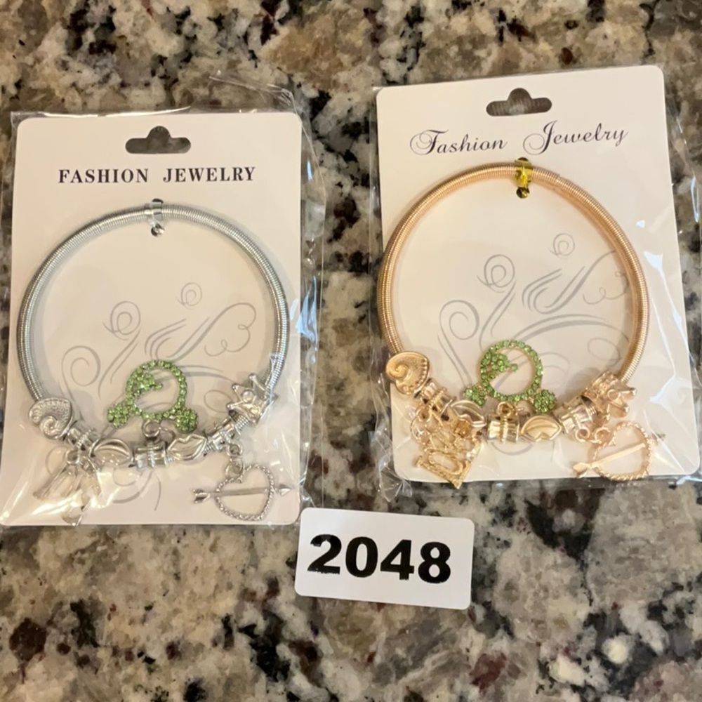 2048 Gold or Silver Tone Micky Adult Size Stretchy Charm Bracelet